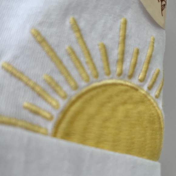 LET YOUR SUN SHINE! | M | Crop Tee | NWT | Embroidered Sun!☀️ - Picture 13 of 13